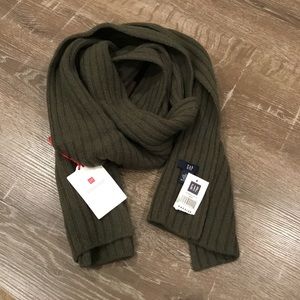 NWT Gap scarf